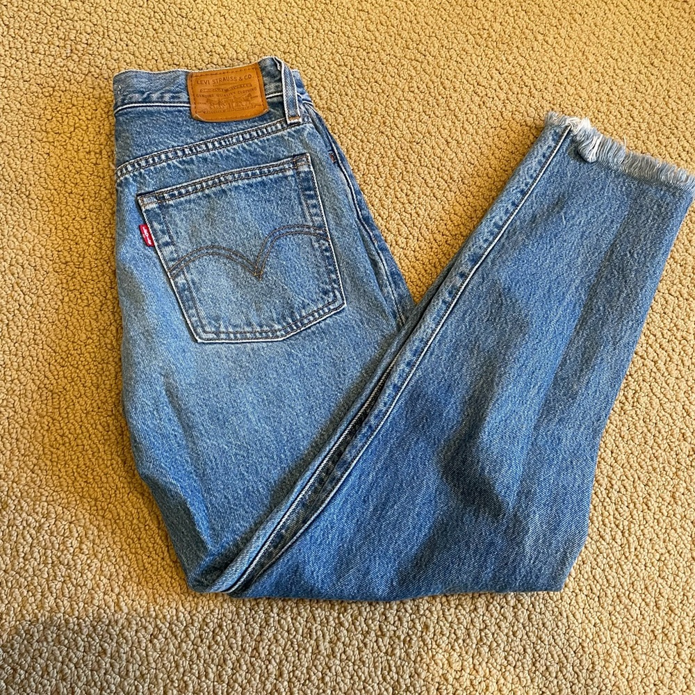 Levi size 26 wedgie jeans
